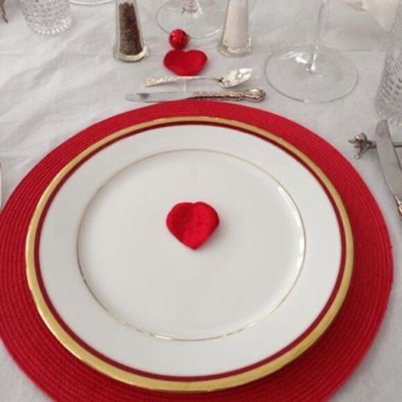 Tango Red Snakeskin Round Pebbled Faux Leather Vinyl Placemat set of 6 - Picture 8 of 8